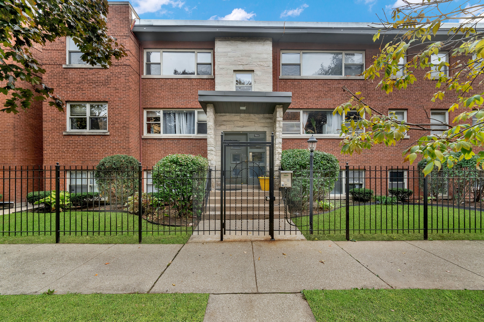 7511 Damen Avenue
