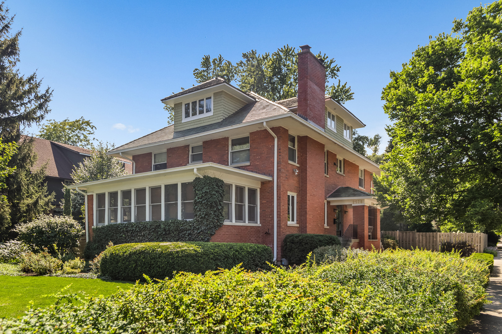 2528 Sheridan Road