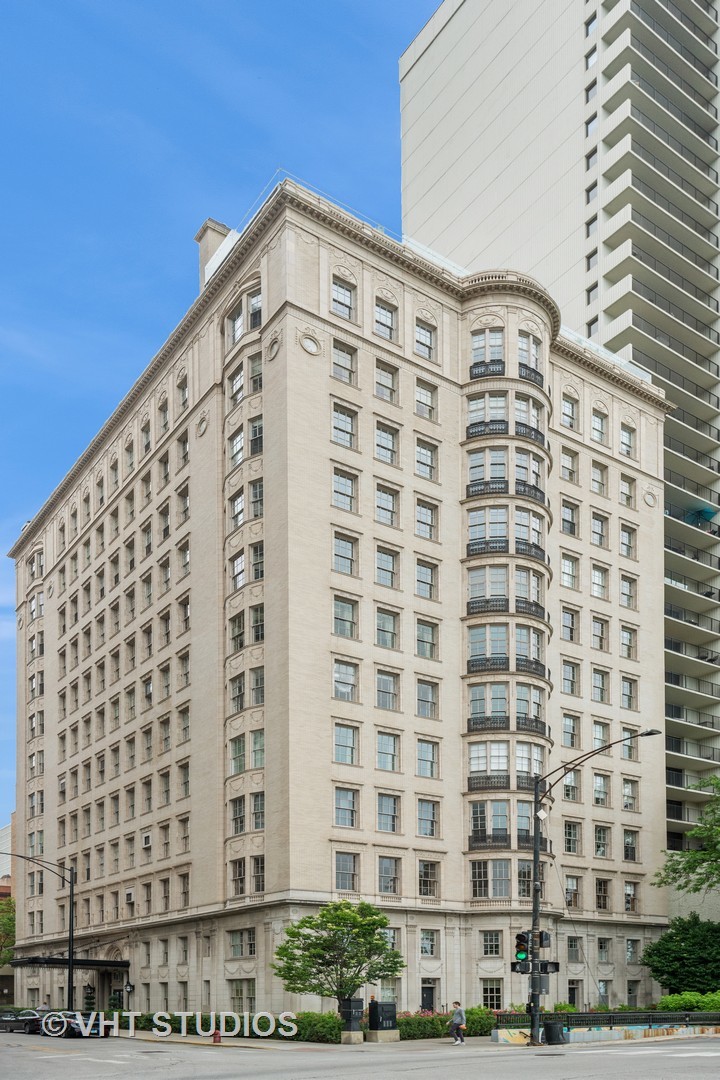 1200 Lake Shore Drive