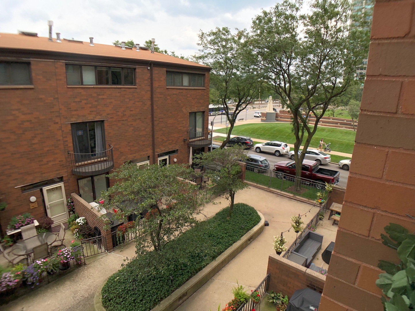 3700 Lake Shore Drive