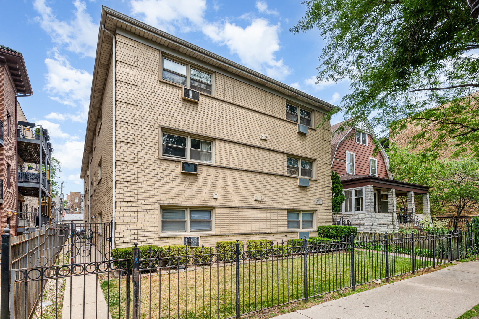 1238 PRATT Boulevard