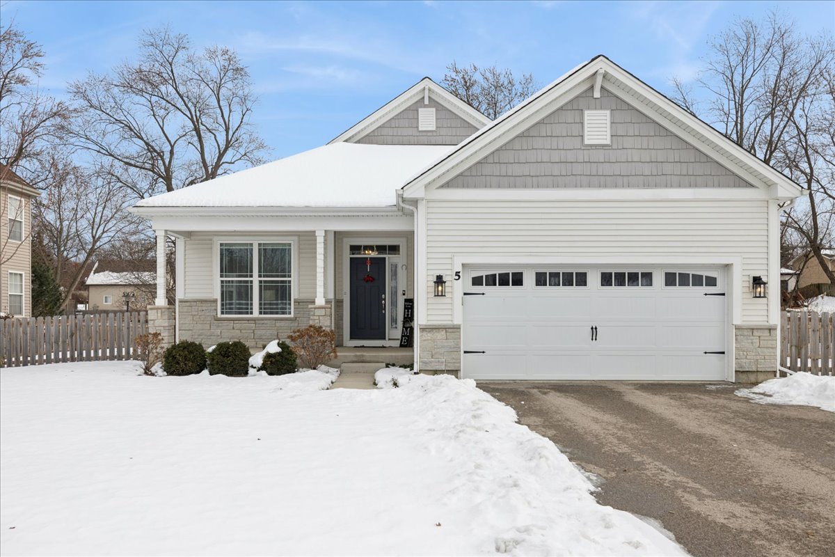 5 Lake Vista Court