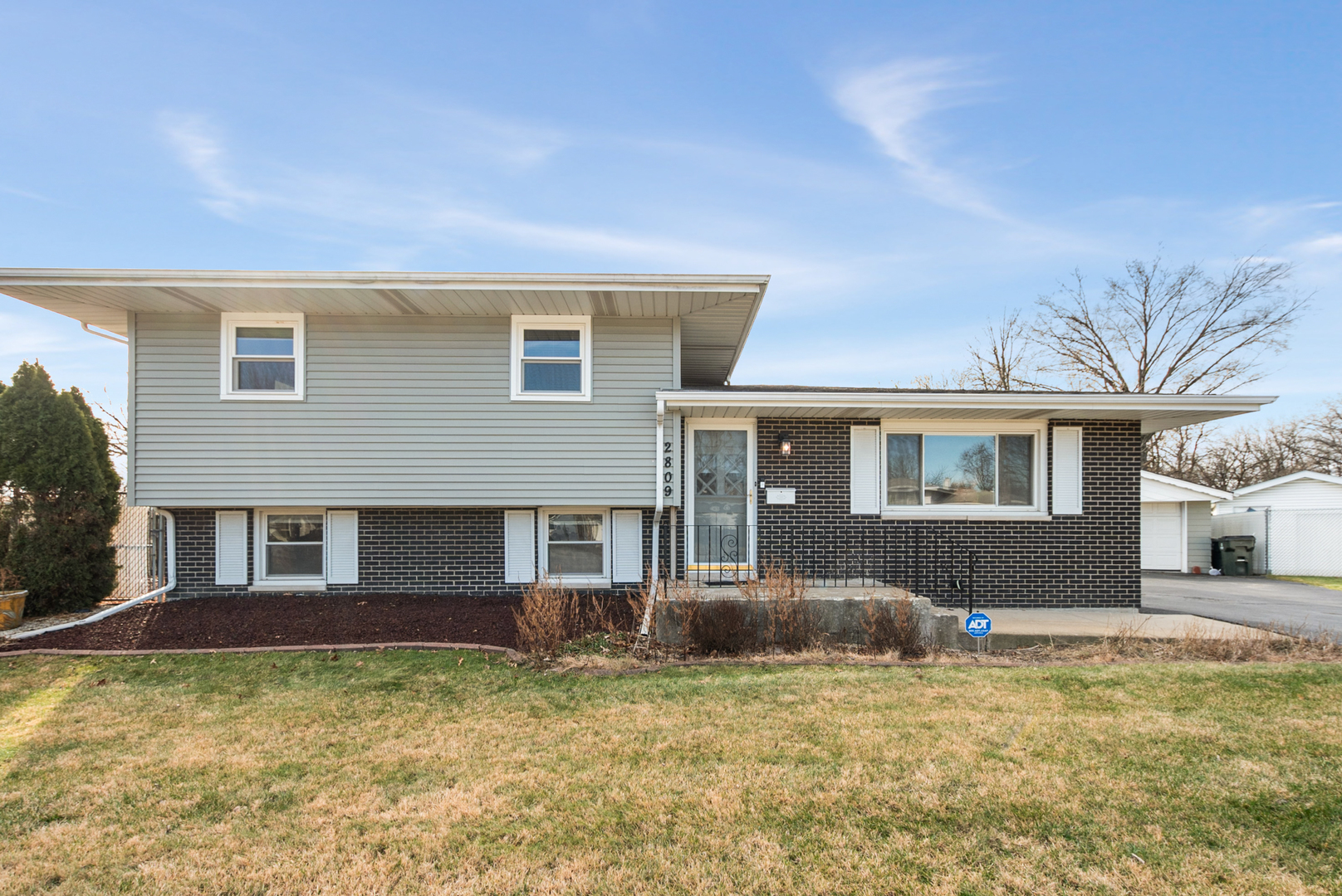 2809 Forest Lane