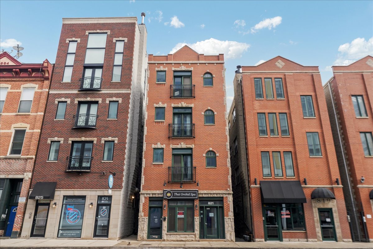 821 Milwaukee Avenue