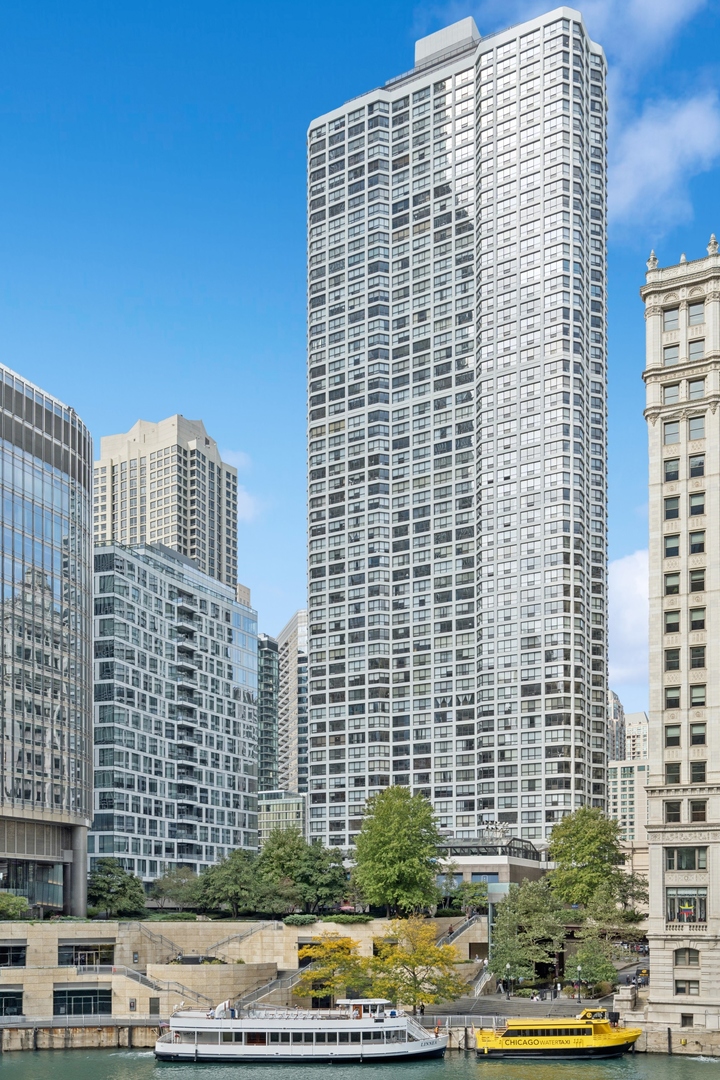 405 WABASH Avenue