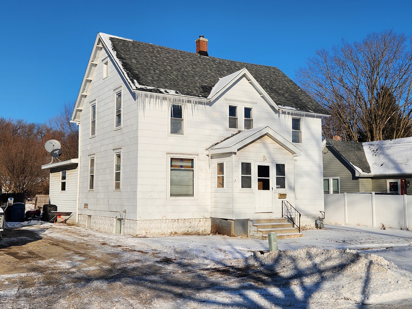326 Lincoln Street