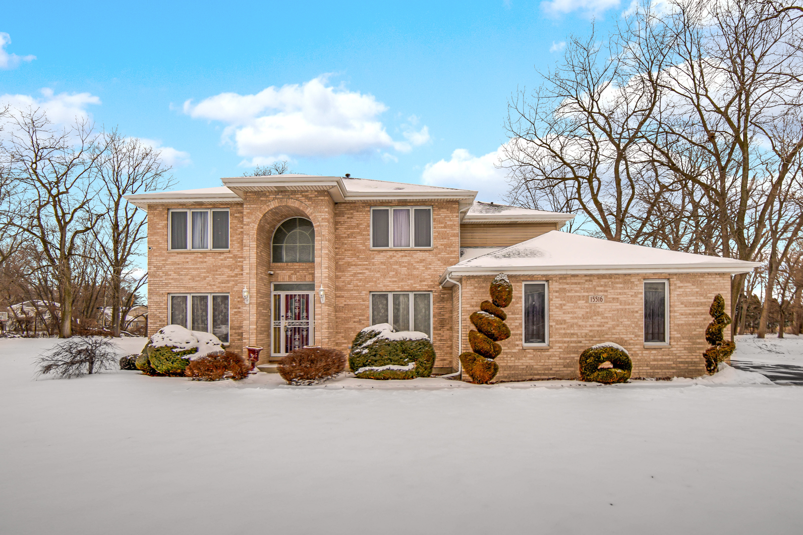 15516 Frontage Road
