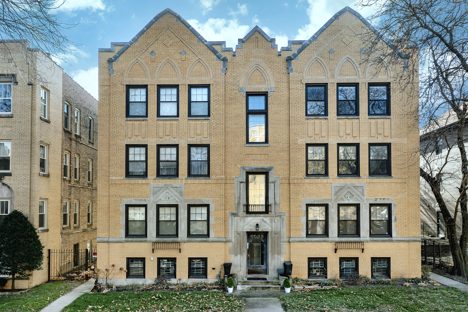820 DOBSON Street