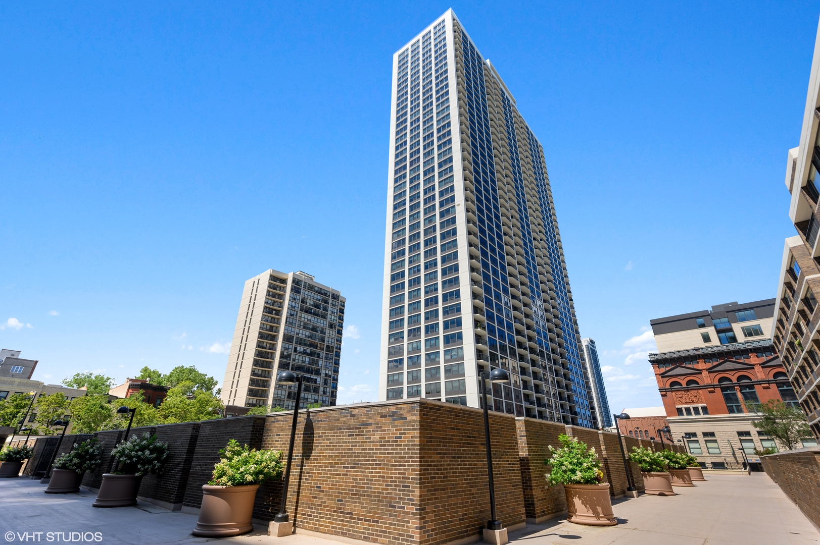 1560 Sandburg Terrace