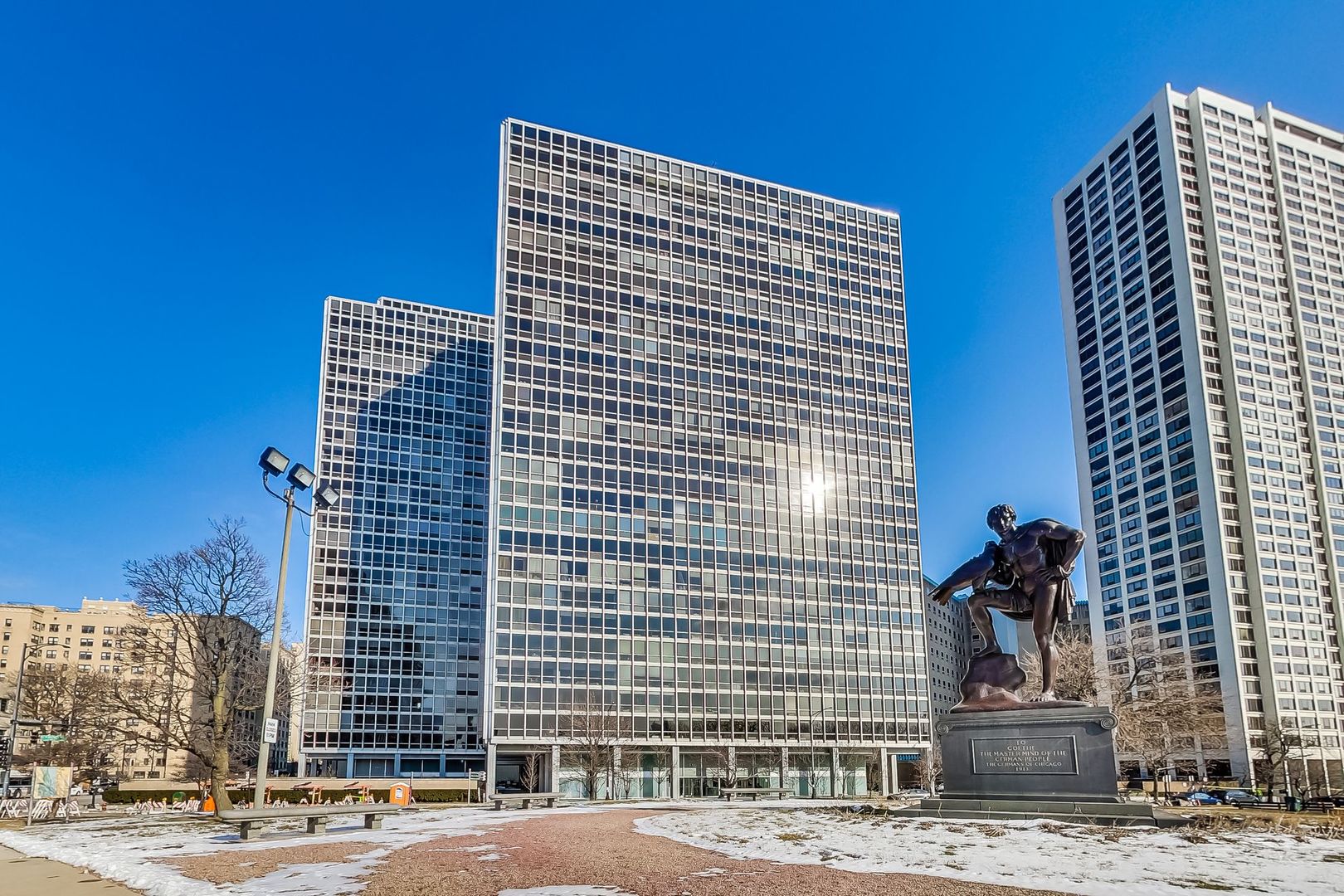 330 DIVERSEY Parkway