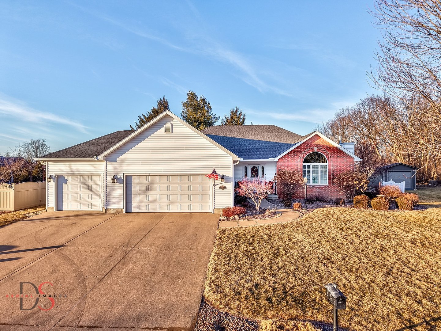 916 Deerfield Lane