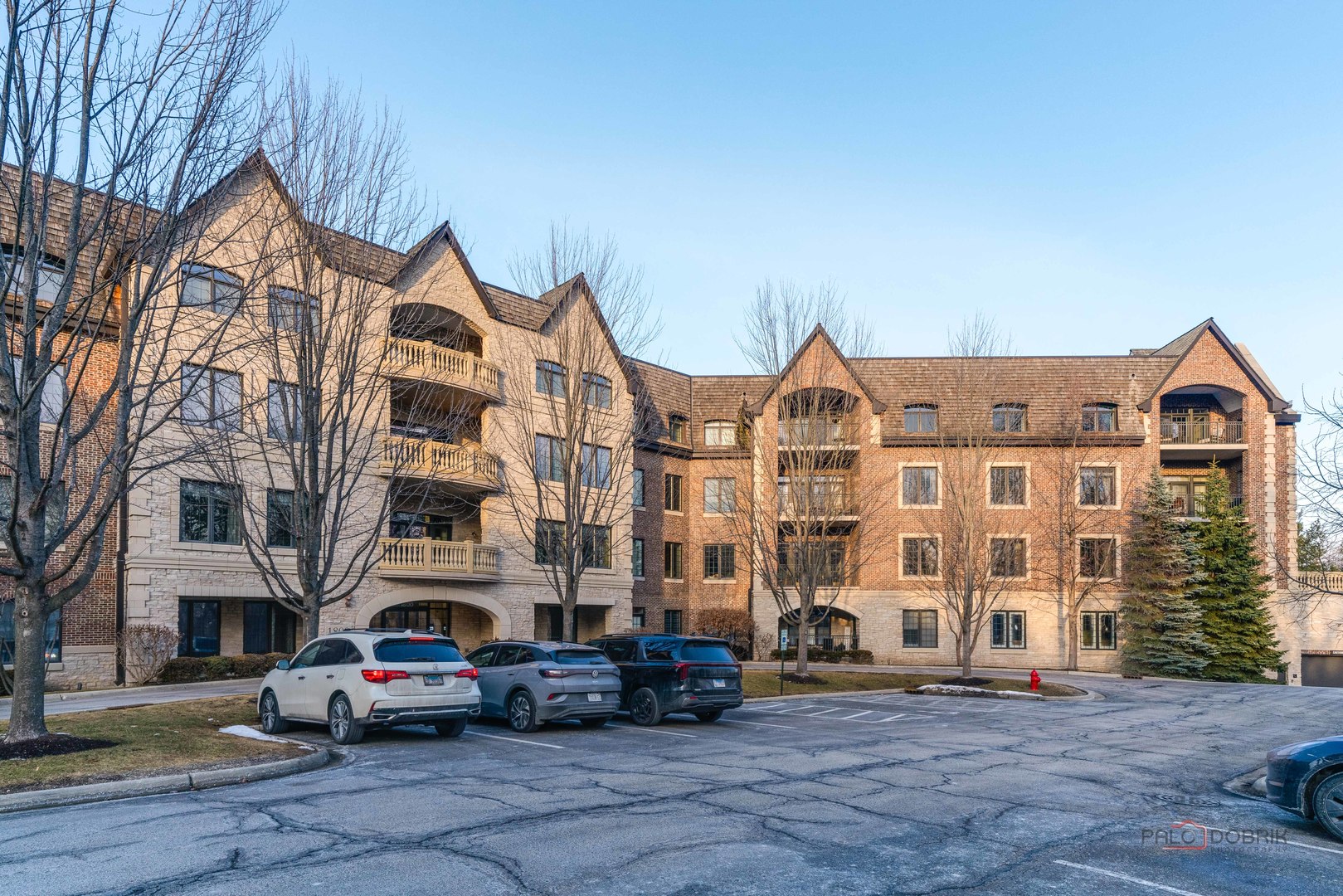 1800 AMBERLEY Court
