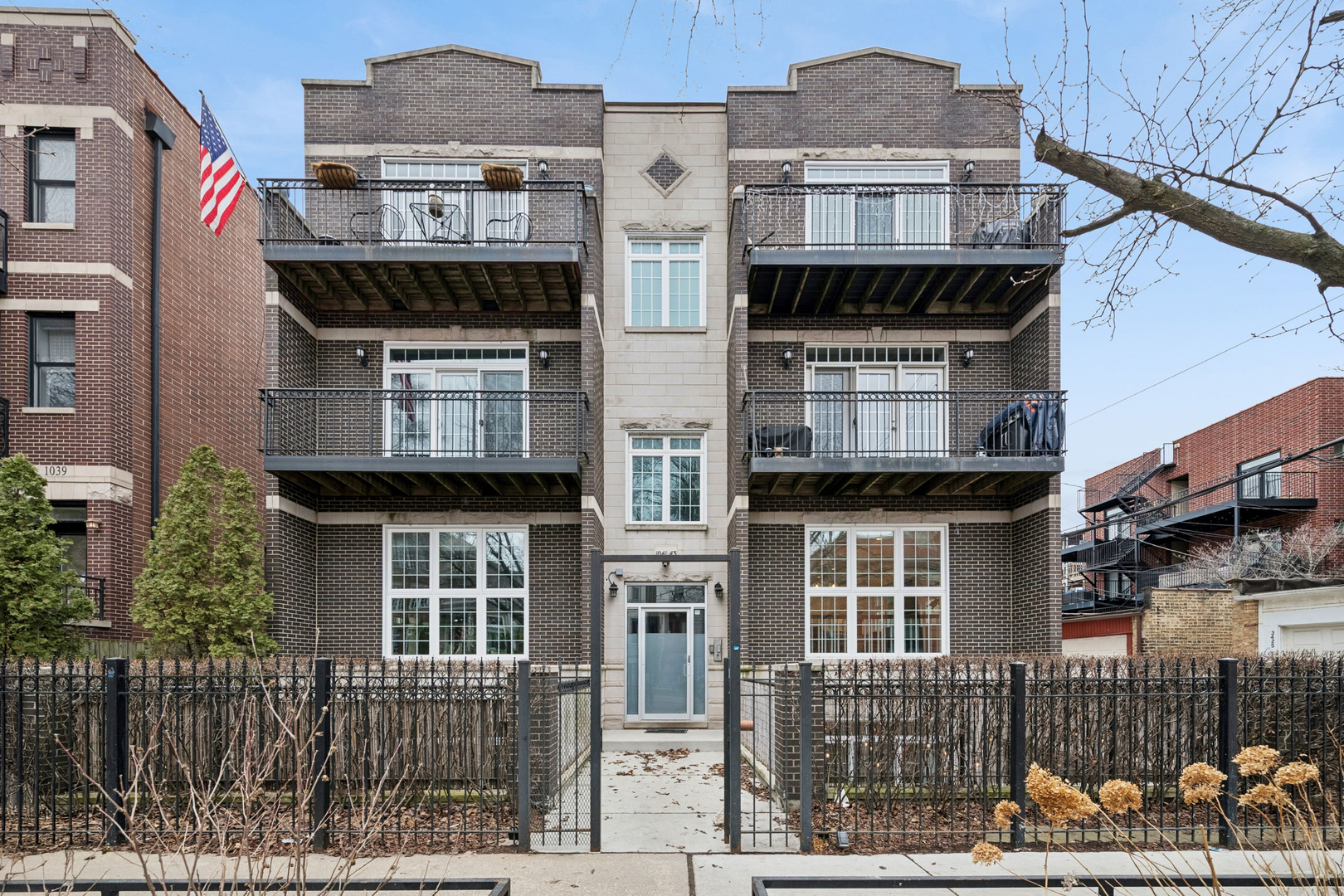 1043 NEWPORT Avenue