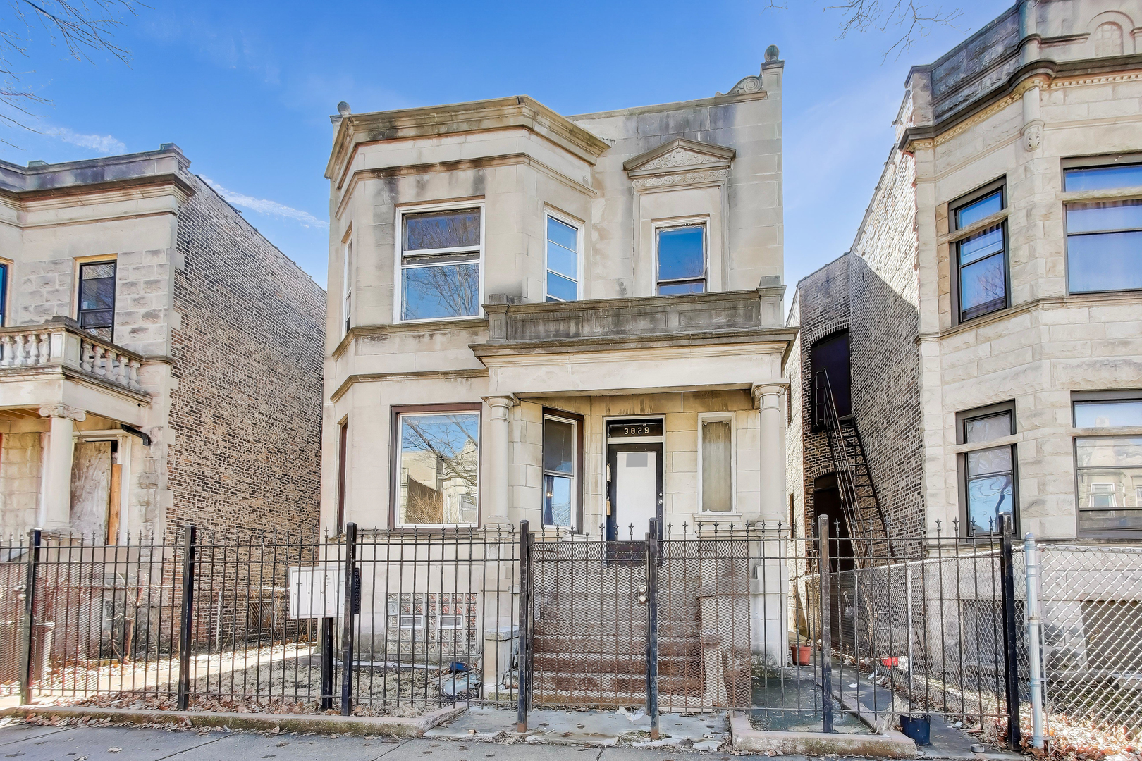 3829 Gladys Avenue