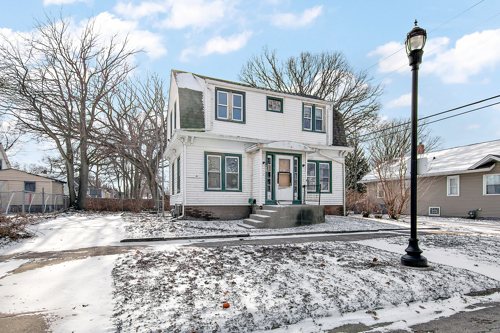 860 Bourbonnais Street