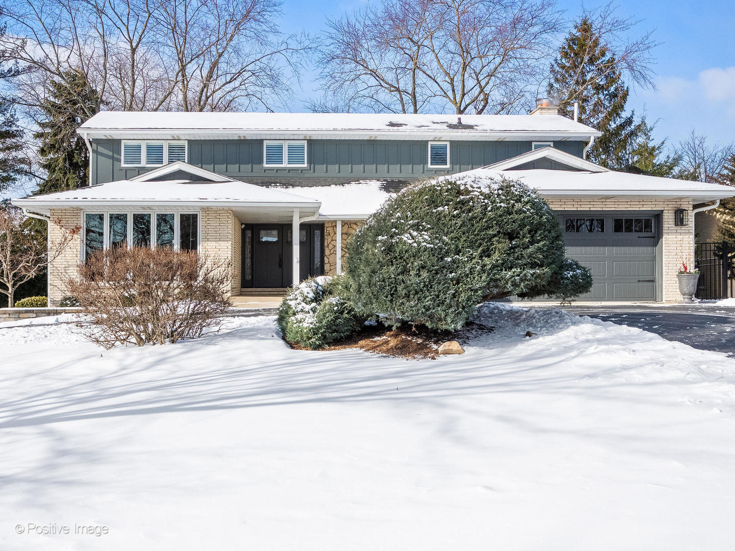 2S630 AVENUE CHATEAUX EAST