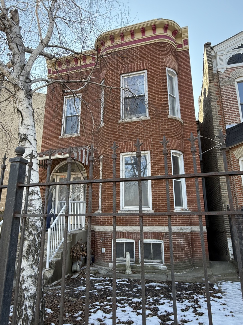 2831 Congress Parkway