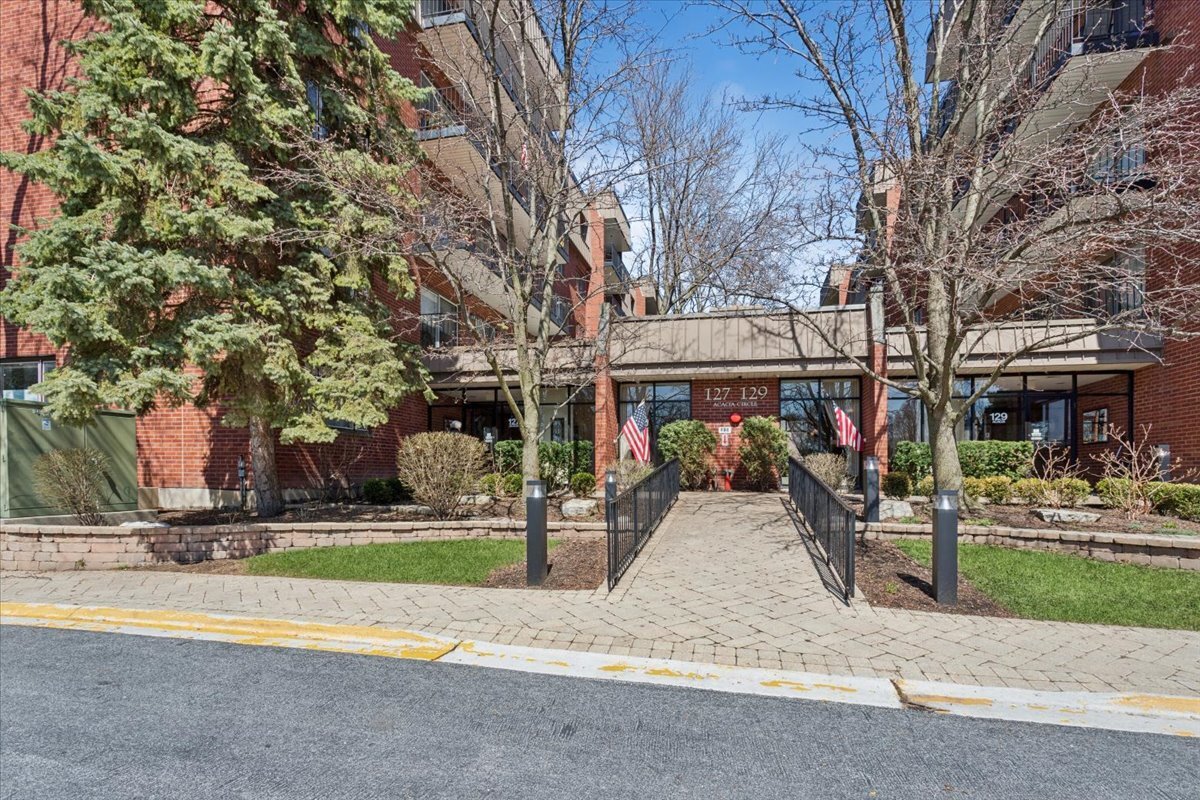 127 Acacia Circle