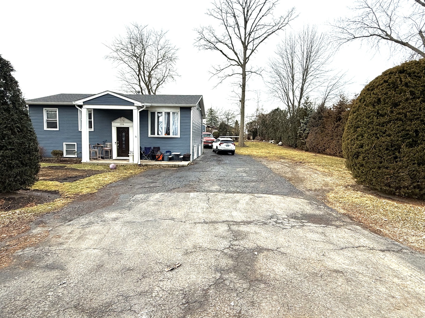 1216 Lakeshore Drive