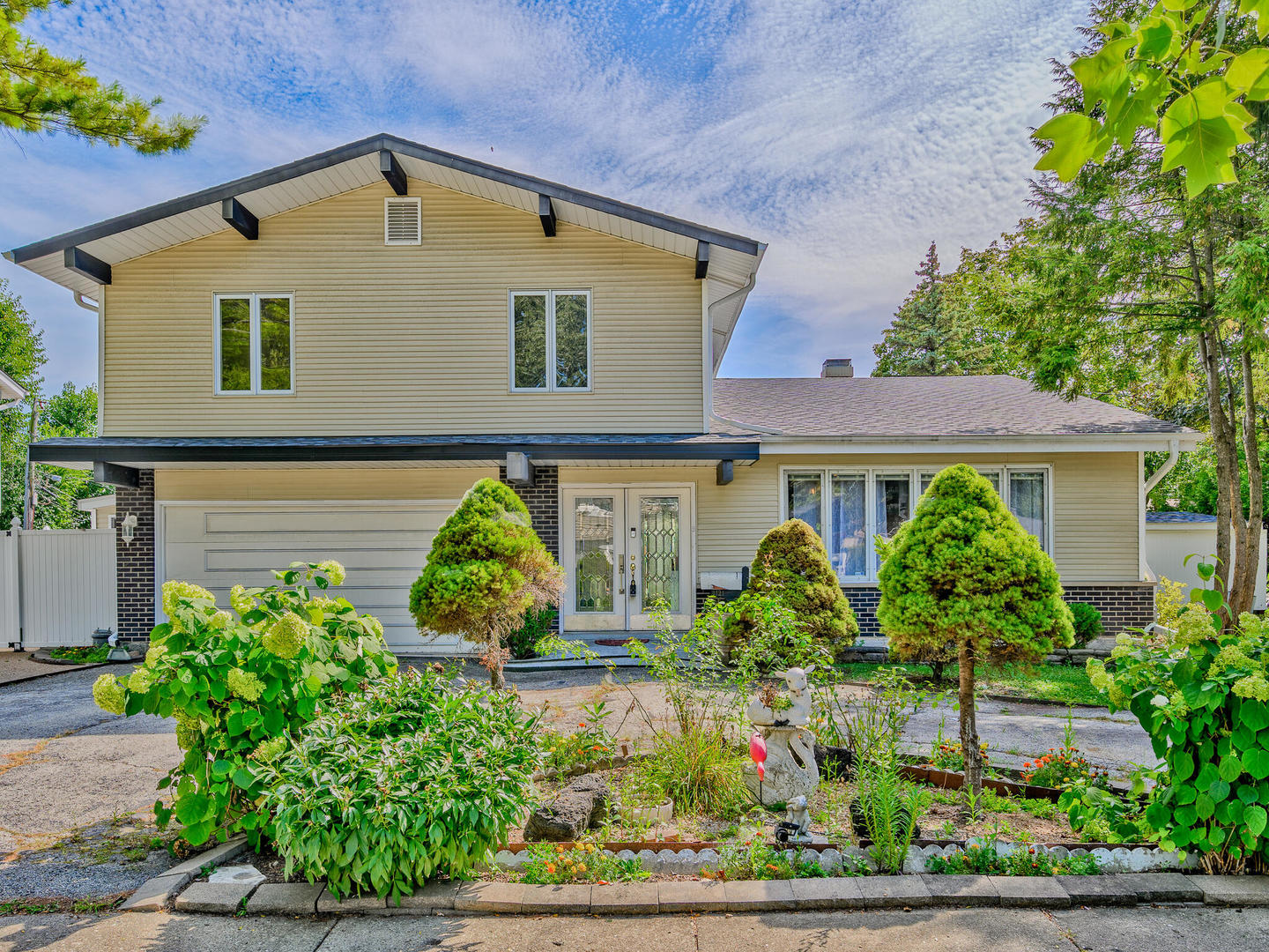 1121 Greenfield Lane
