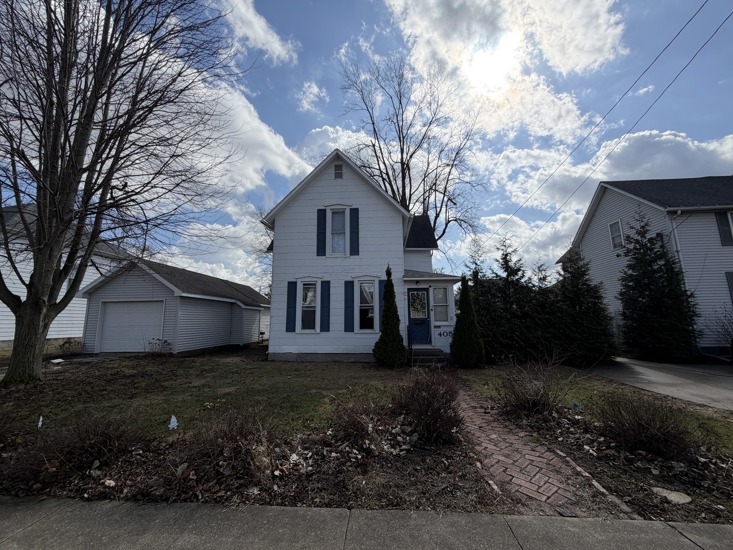405 Seminary Avenue
