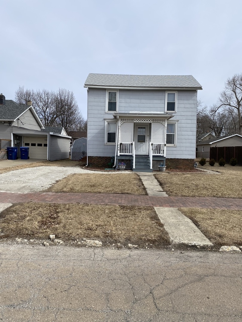 748 Laharpe Street