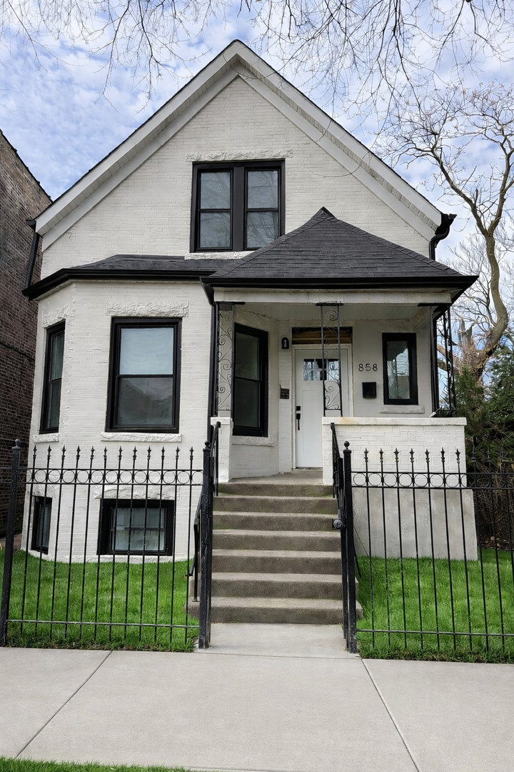 858 Richmond Avenue