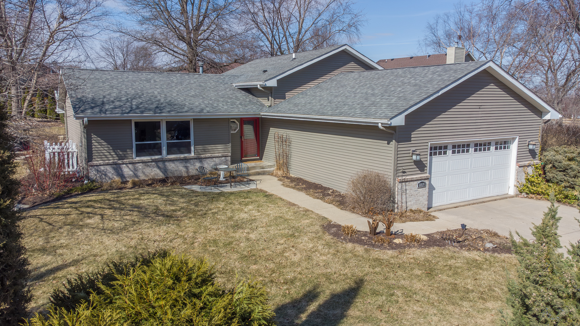 2210 Country Court