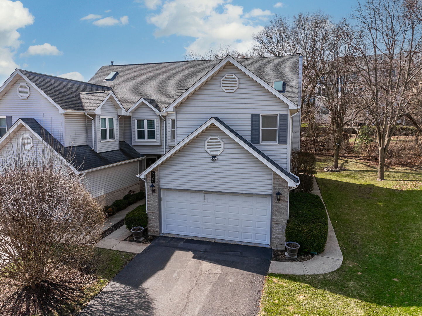 907 THORNWOOD Court
