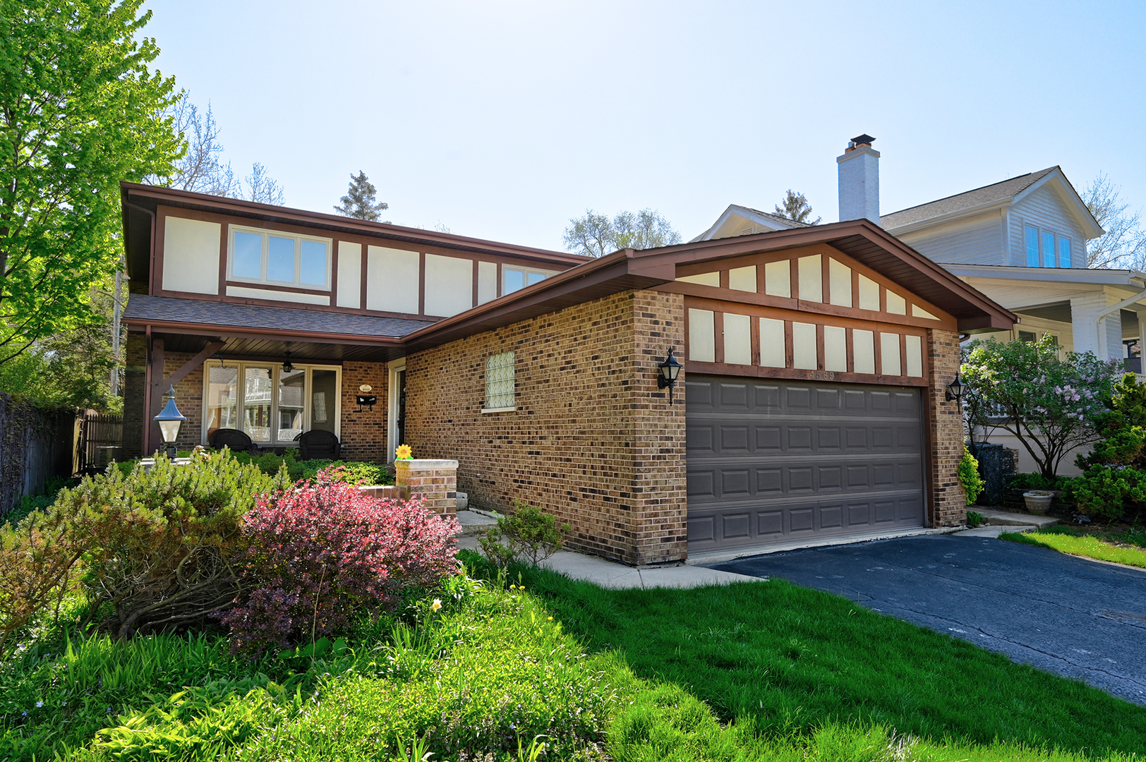 4569 Woodland Avenue