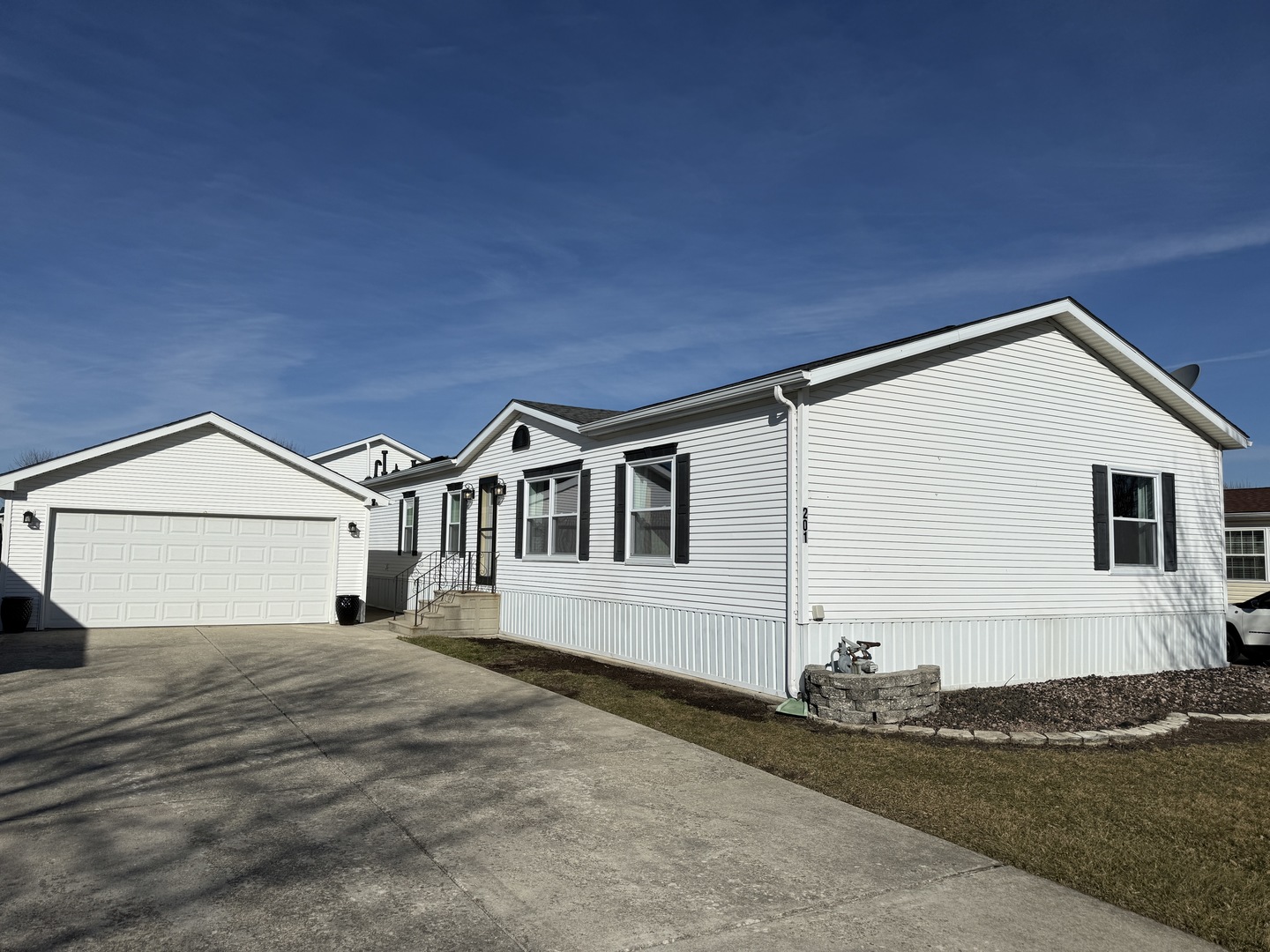 201 BEGONIA Drive