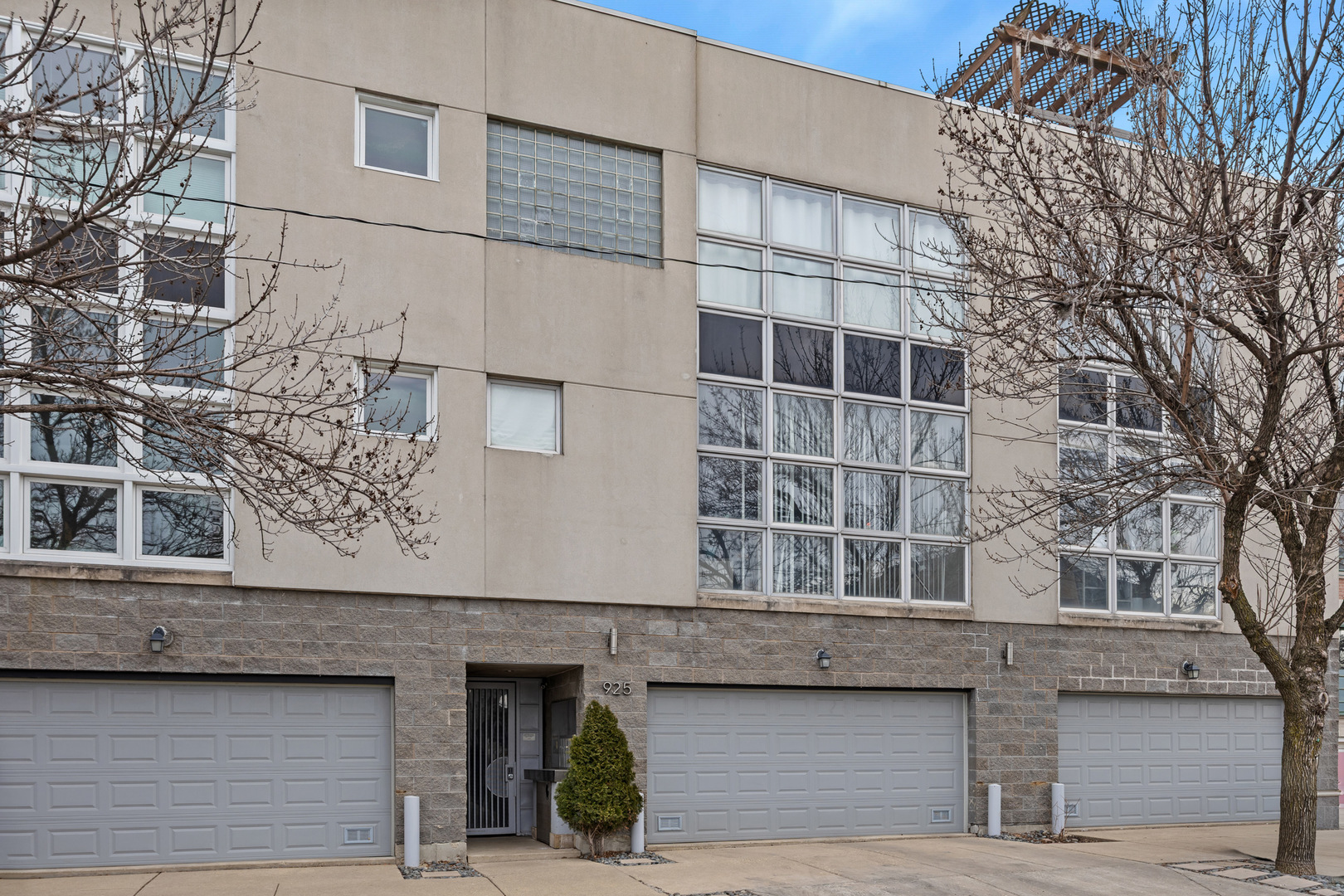 925 Willard Court