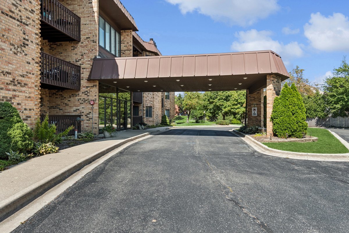 2880 Torrey Pine Lane
