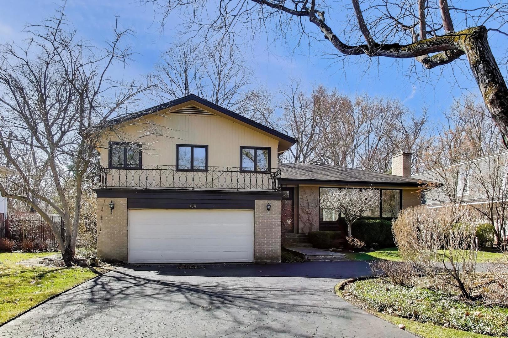 754 Woodridge Lane