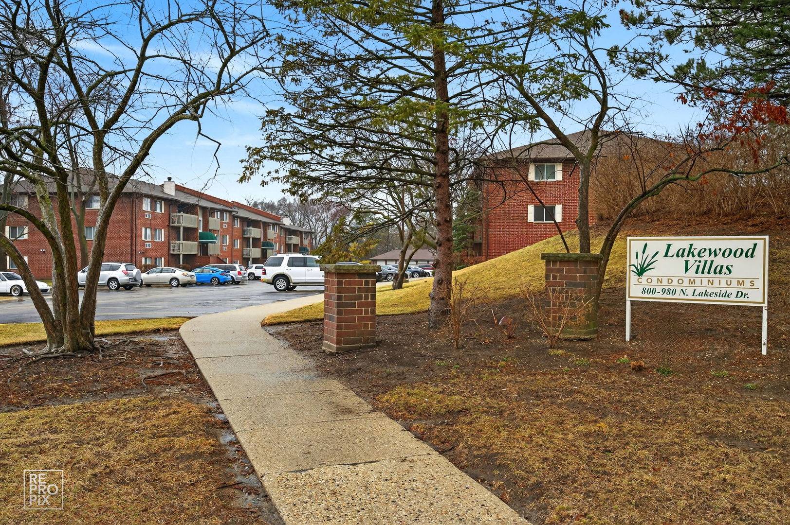 880 Lakeside Drive
