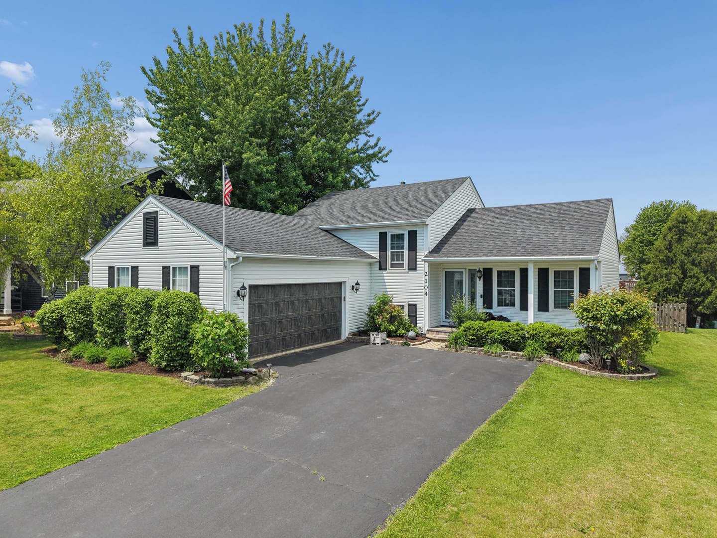 2104 Oakleaf Lane