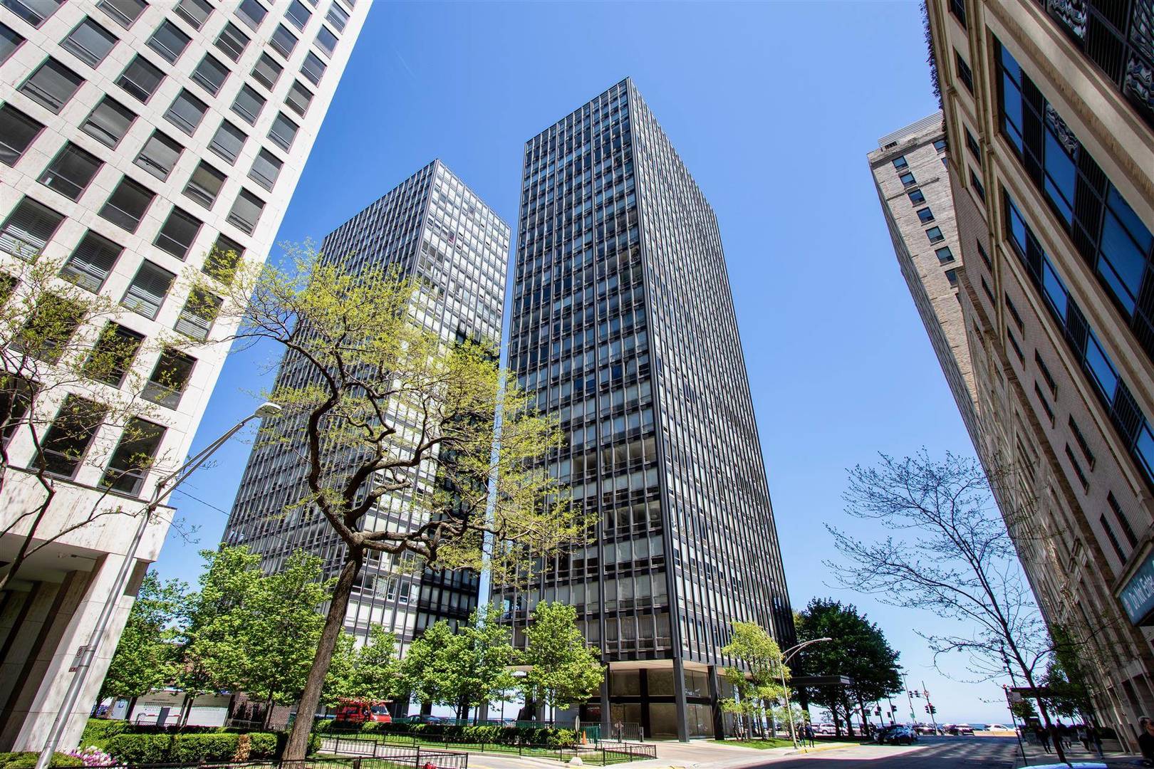 860 Lake Shore Drive