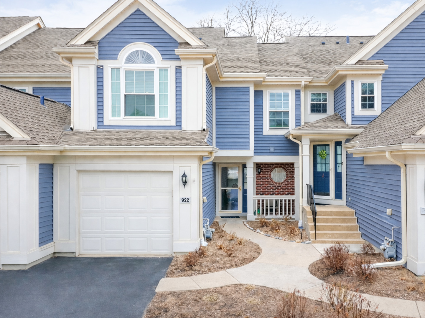 922 Little Falls Court