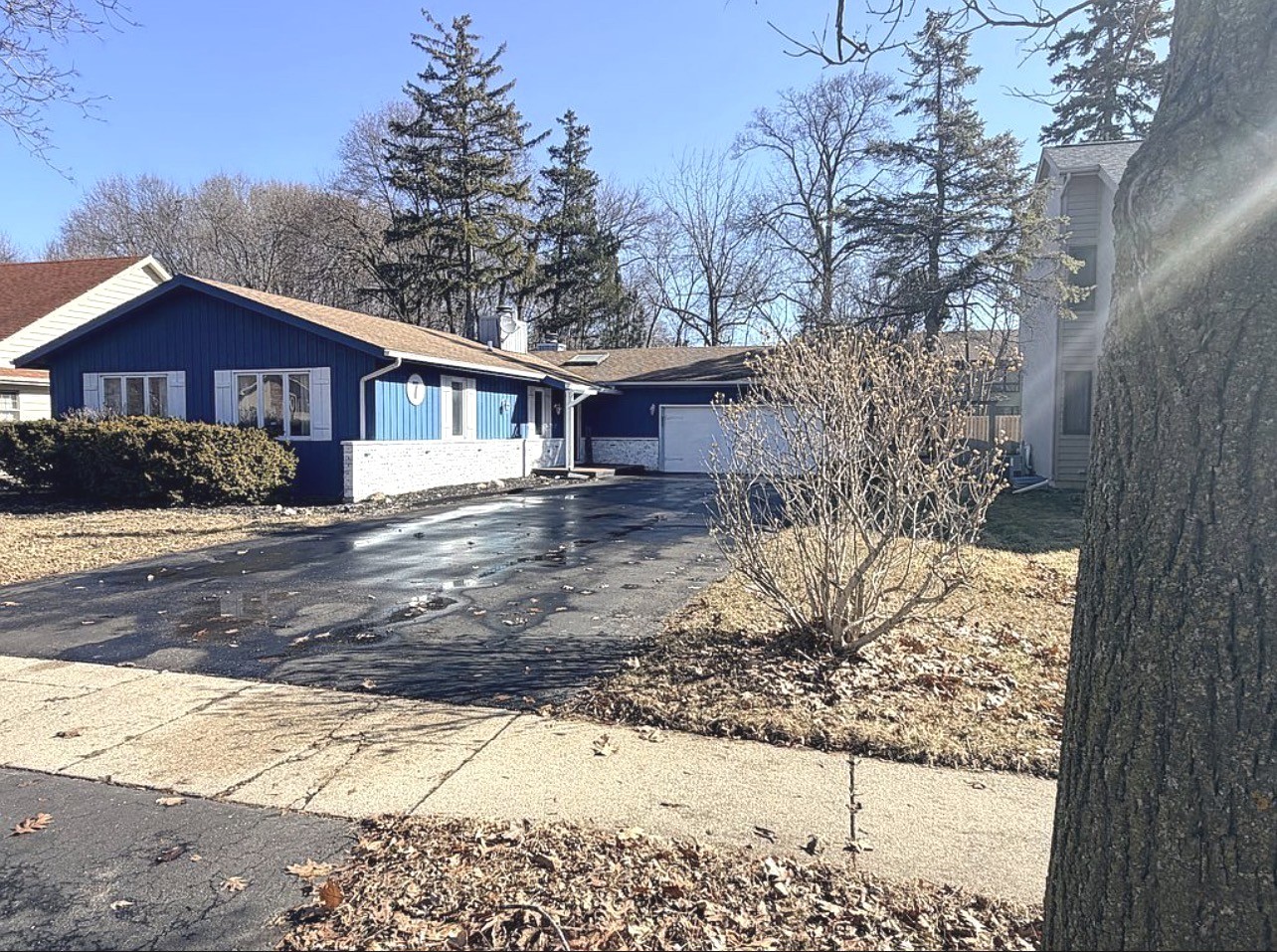 7 Woodhead Drive