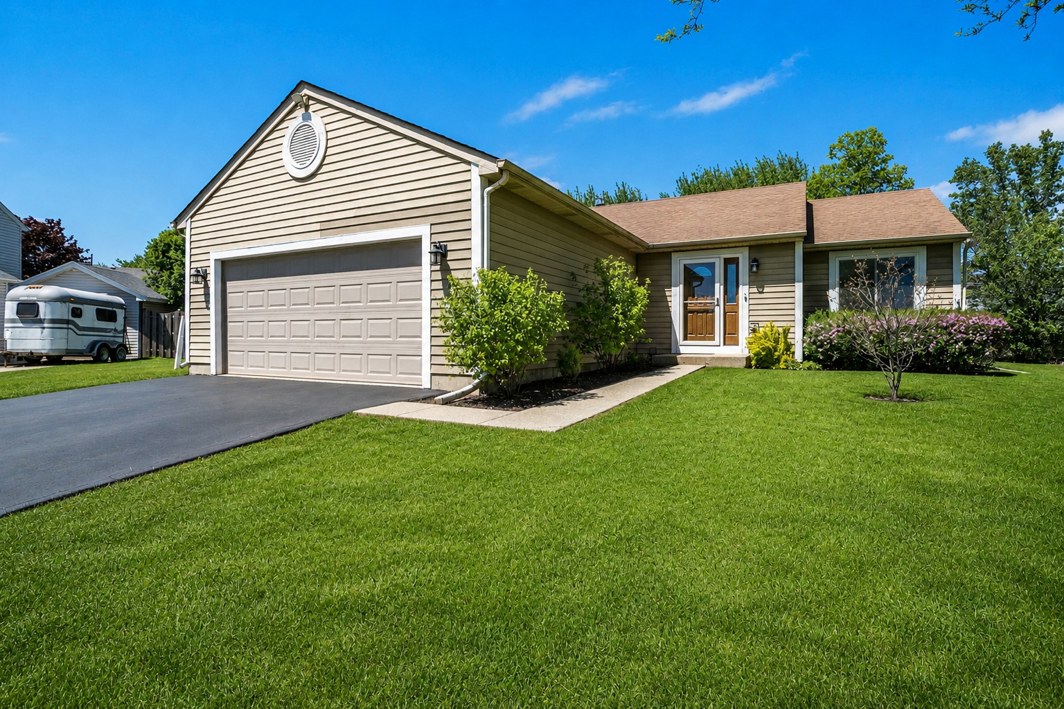 2212 Oak Leaf Court