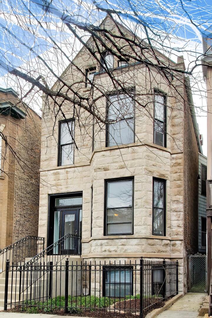 1322 Barry Avenue