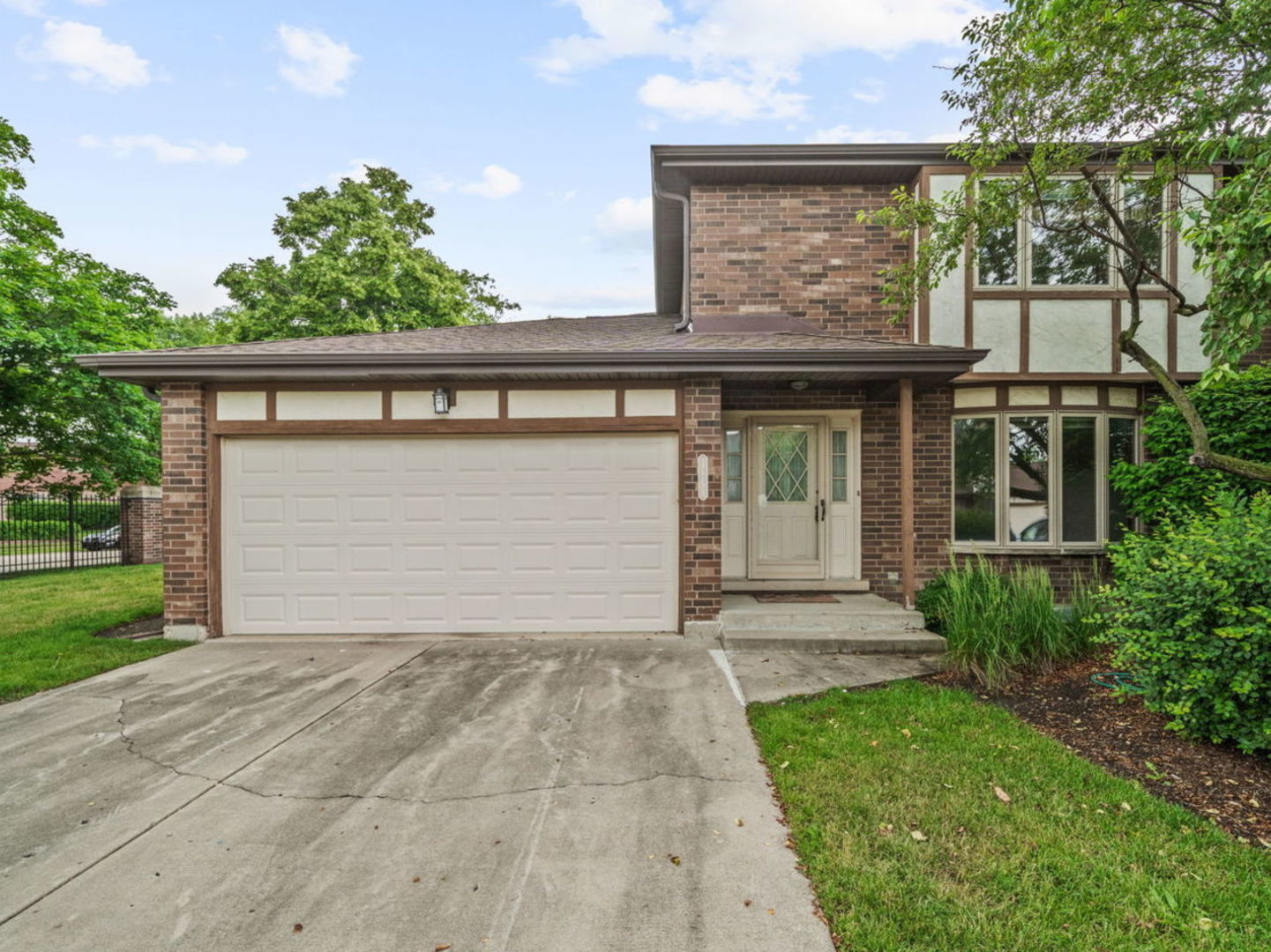 1775 Lakeview Drive