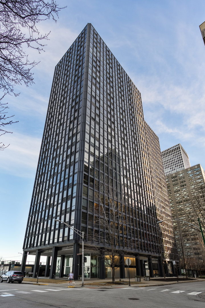 910 LAKE SHORE Drive