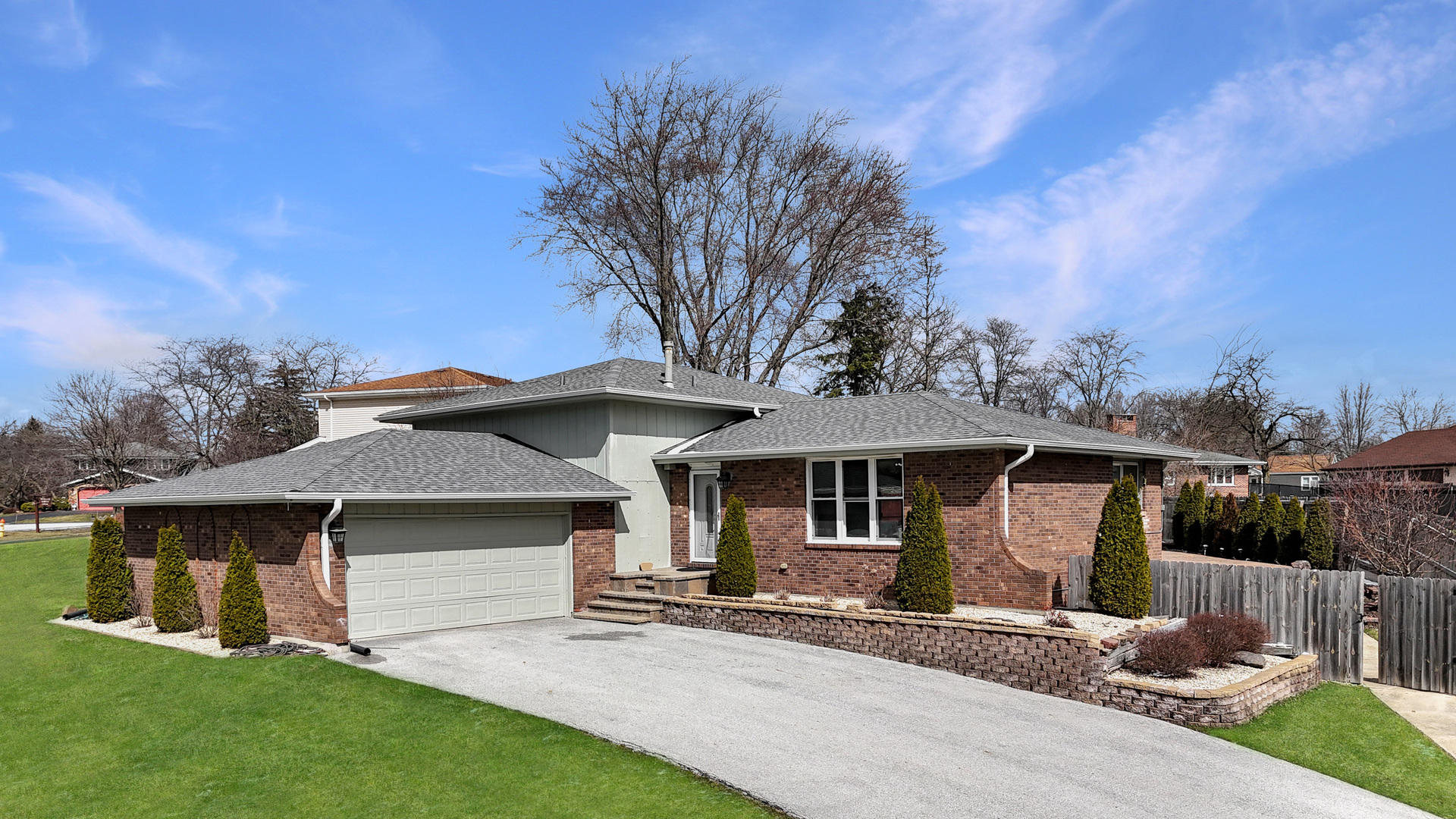 2938 Shagbark Trail