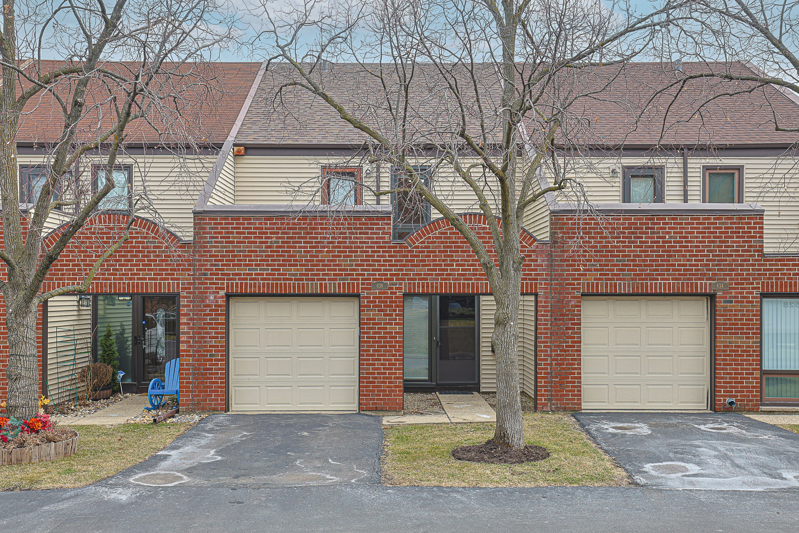 638 NAPLES Court