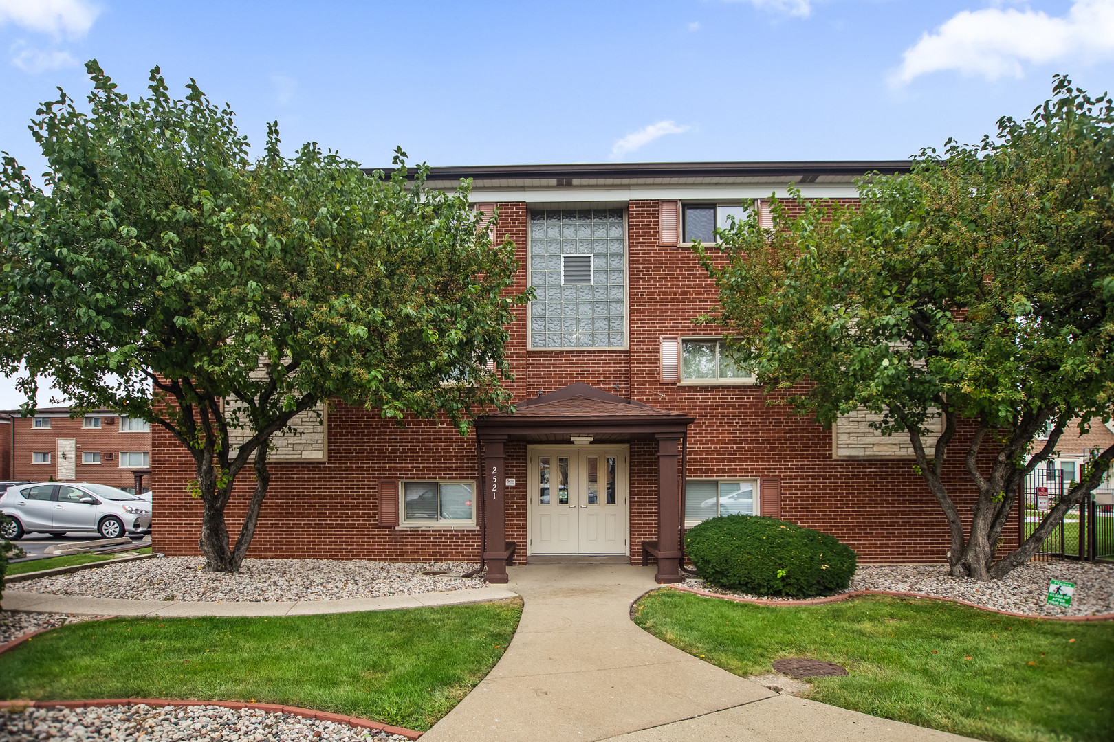 2521 Thatcher Avenue