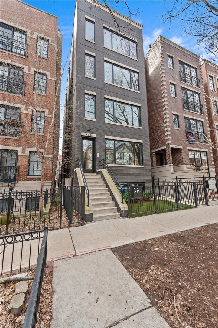 825 Buckingham Place