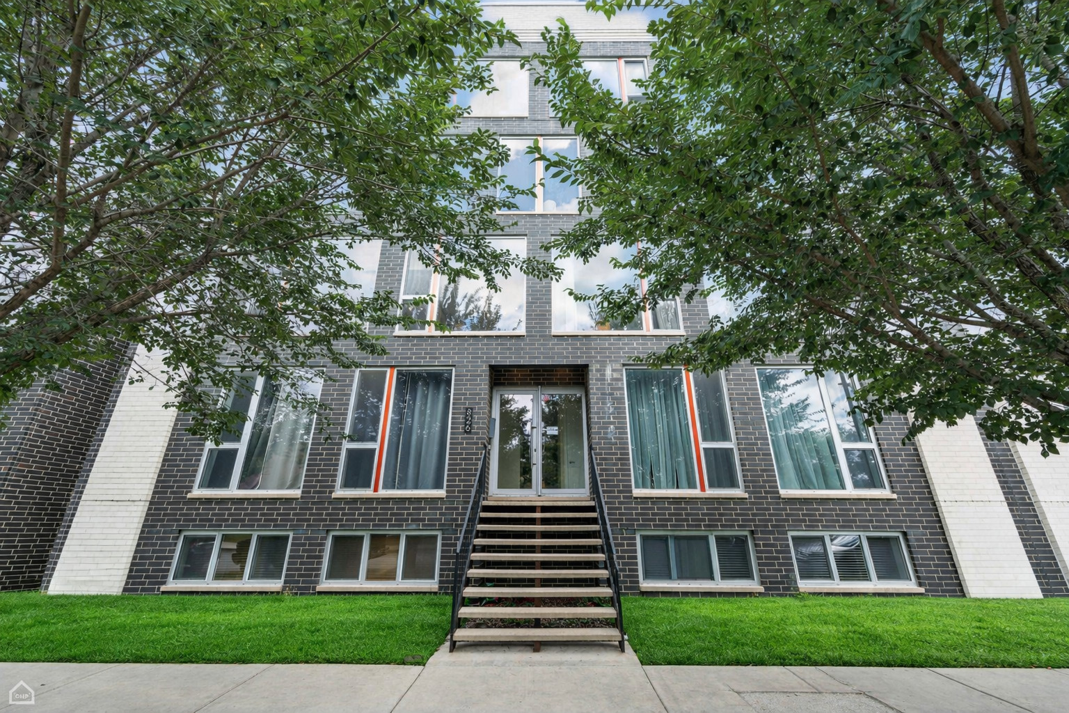826 Cullerton Street
