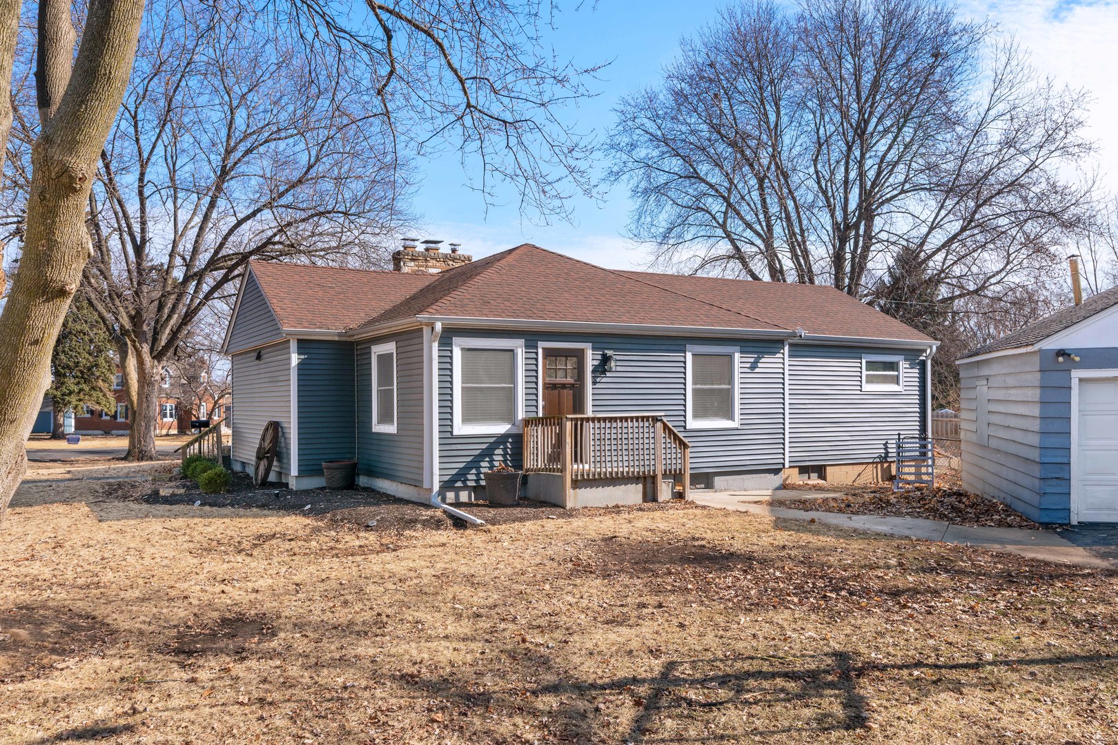 338 Lakelawn Boulevard