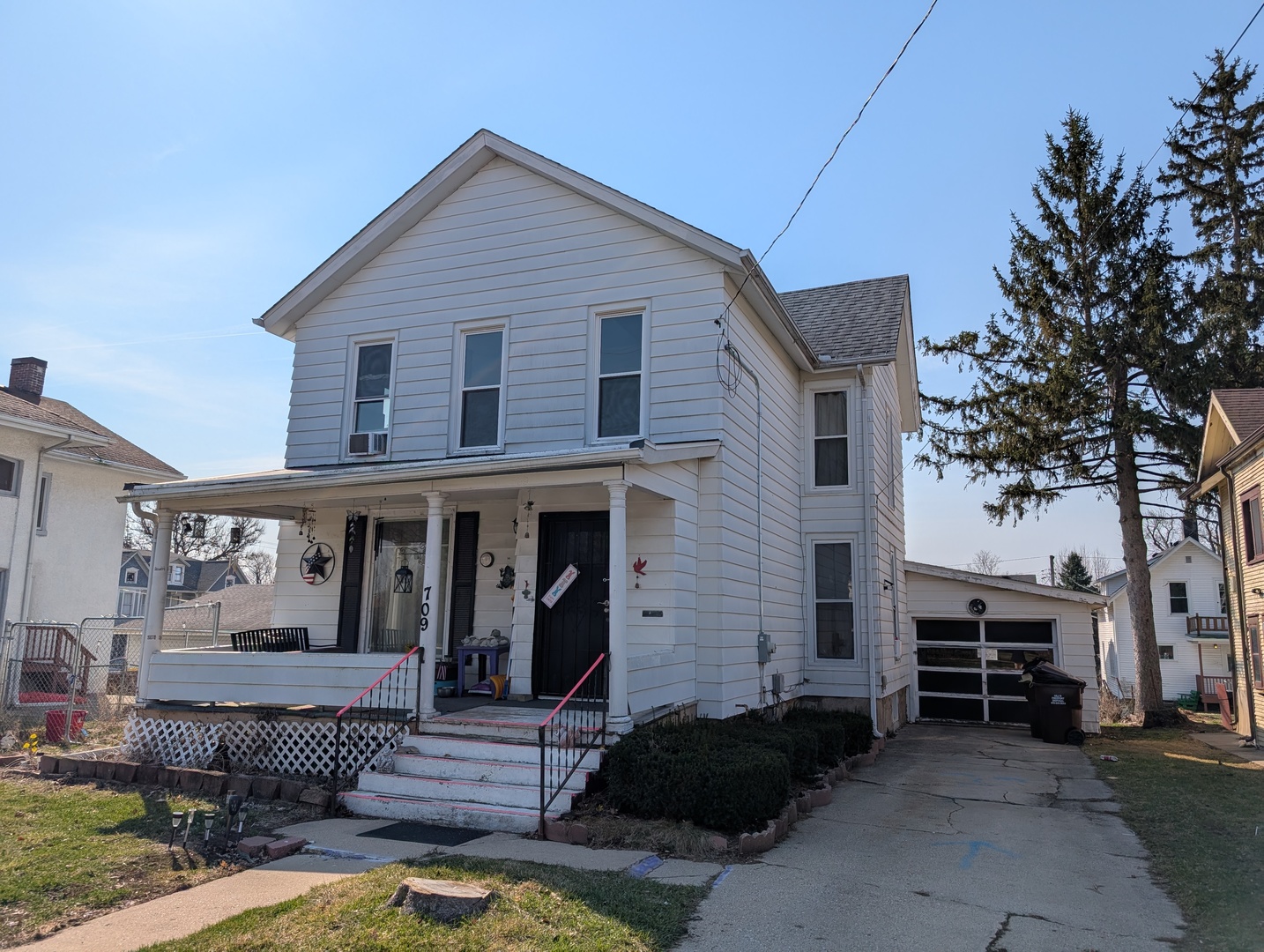 709 Lincoln Boulevard